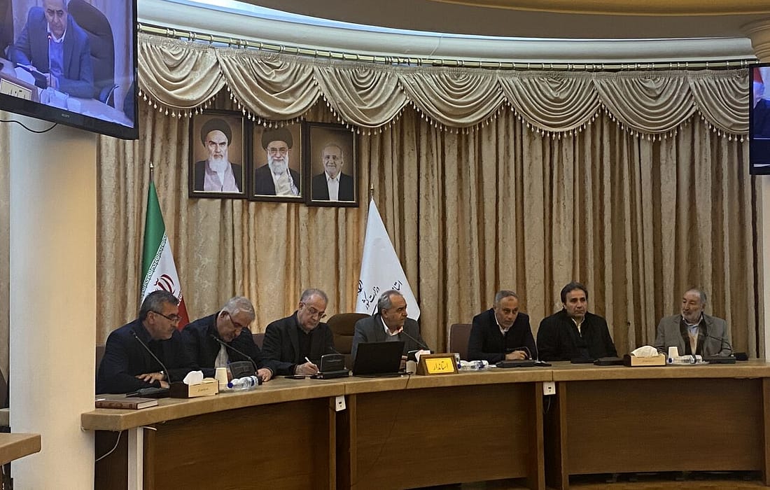 نشست استاندار آذربایجان شرقی با بازاریان تبریز/وظیفه تامین امنیت مردم و بازار را داریم