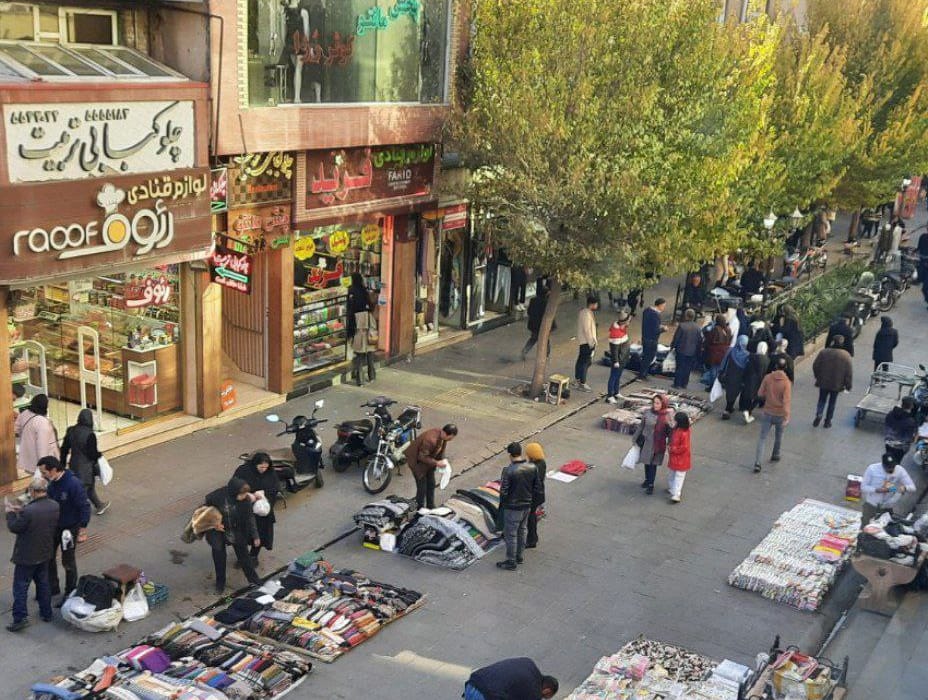 دستفروشی گسترده در تبریز؛ نشانهای از ضعف اقتصاد رسمی